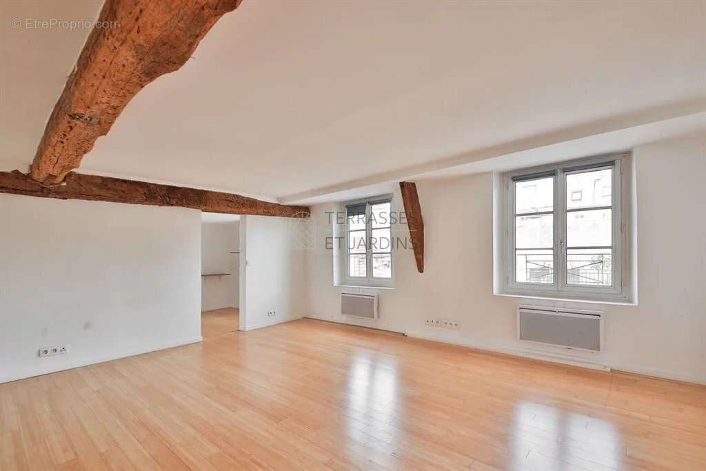 Appartement à PARIS-3E