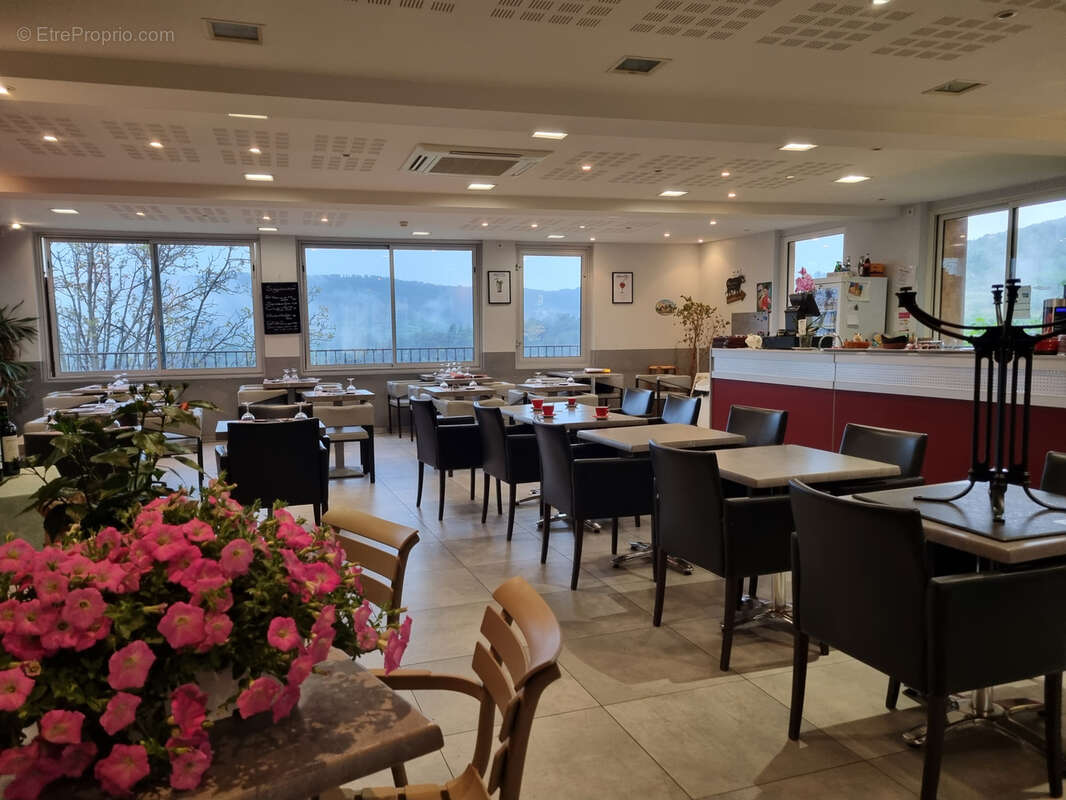 Commerce à MOUSTIERS-SAINTE-MARIE