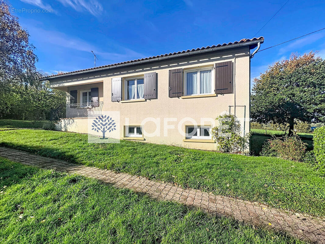 Maison à SAINT-LOUP-LAMAIRE