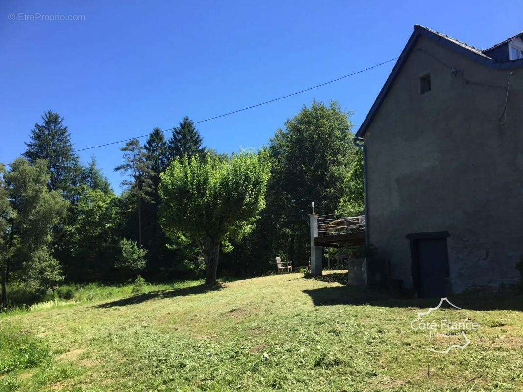 Maison à SAINT-MARTIN-LA-MEANNE