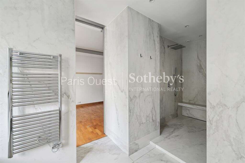Appartement à NEUILLY-SUR-SEINE