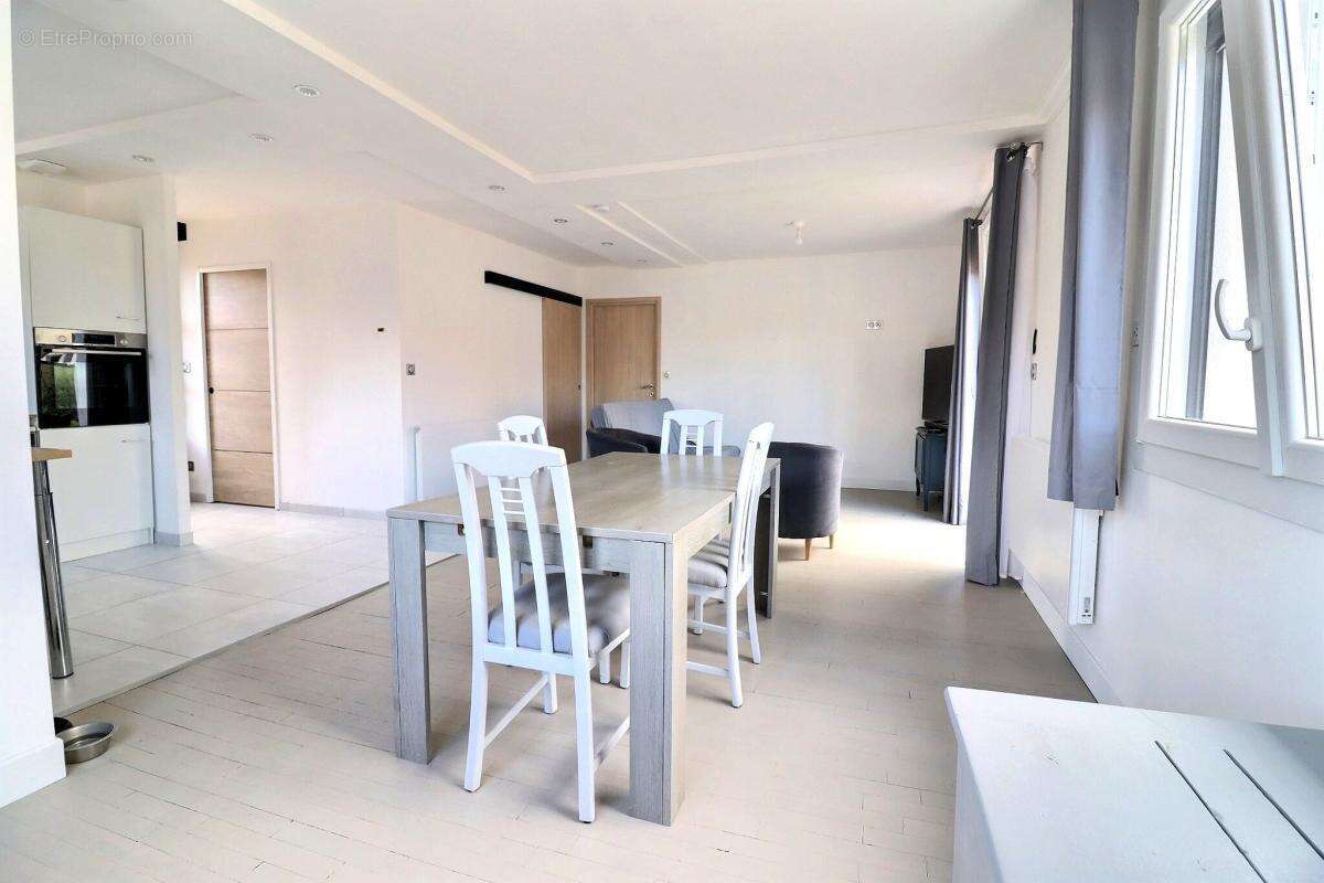 Maison à CHENOVE