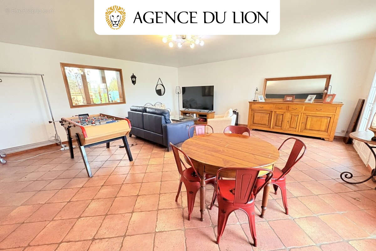 Maison traditionnelle de qualité – Géothermie – Terrain 2 900 m² - photo 5