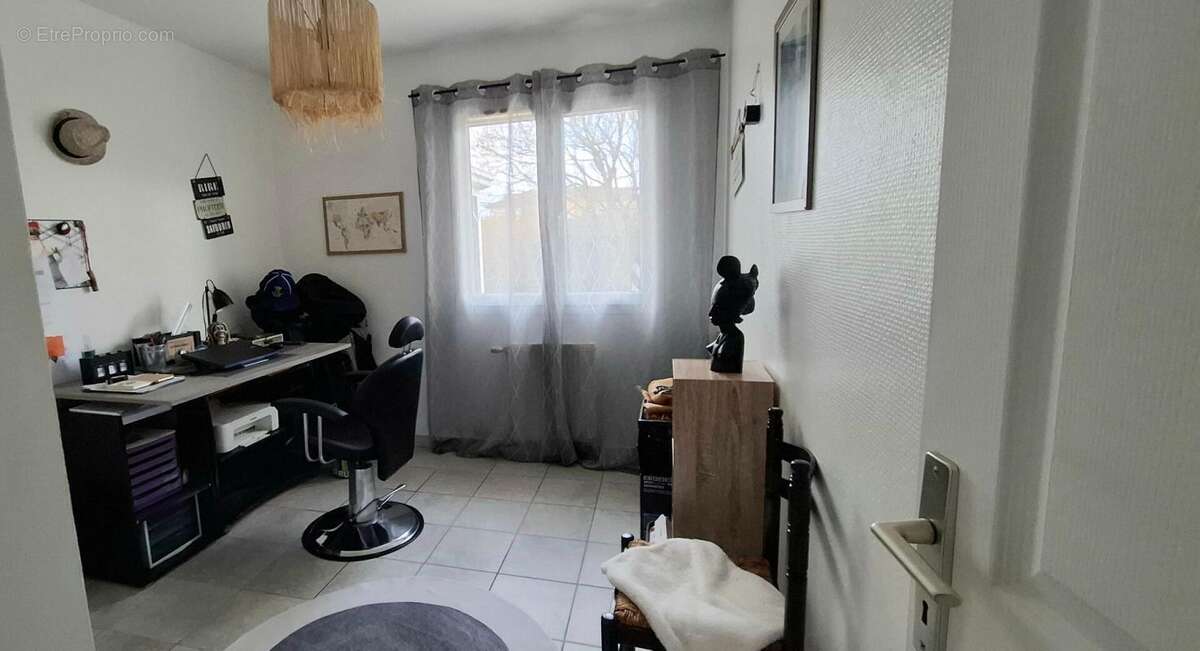 Maison à SAINT-DENIS-LES-BOURG