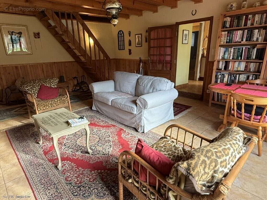 Maison à NANTEUIL-EN-VALLEE