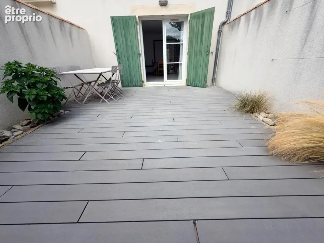Appartement  avec extérieur clos de murs  au port de st martin de ré - photo 8