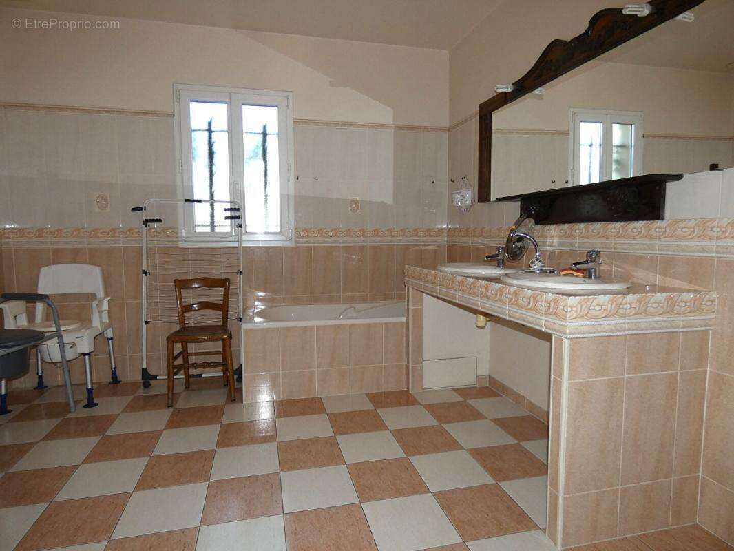 Maison à HAUTEFORT