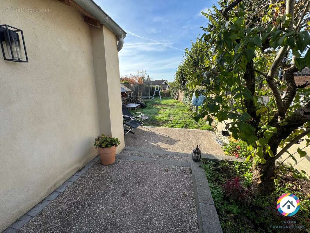 Maison à MONTMERLE-SUR-SAONE