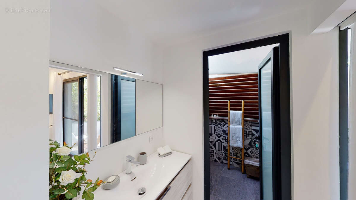 Maison à CAPESTERRE-BELLE-EAU