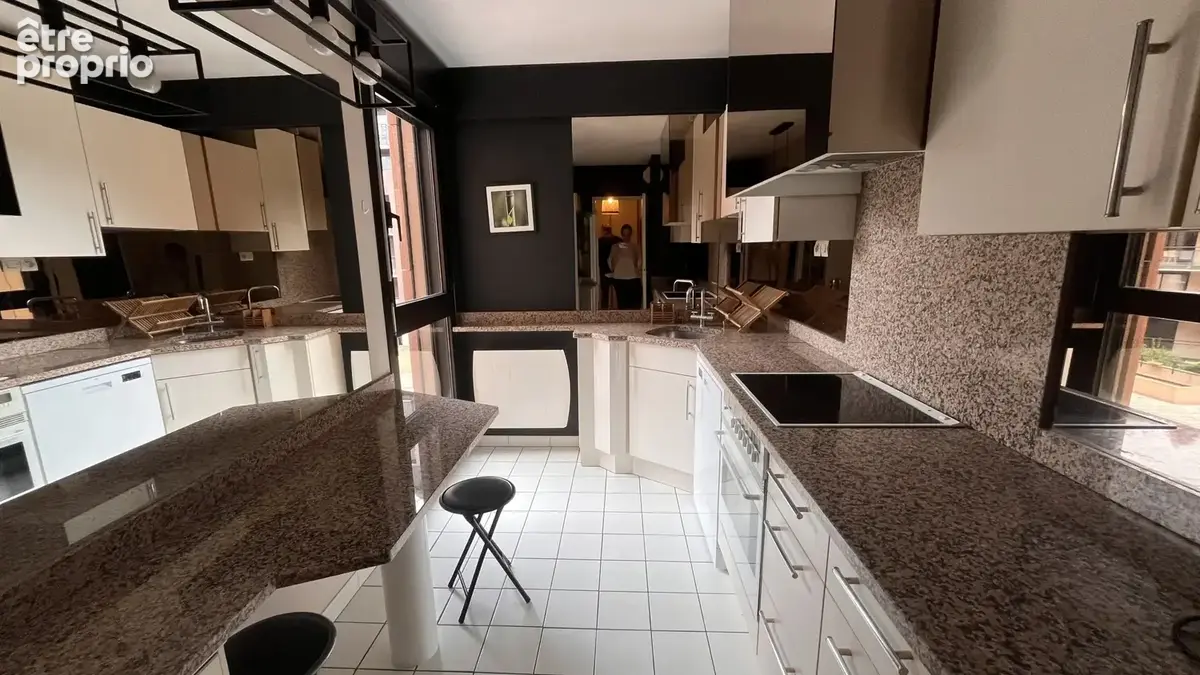 À vendre   t2/3 sh: 80m2  avec balcon, cave et garage individuel fermé  compans caffarelli - photo 9