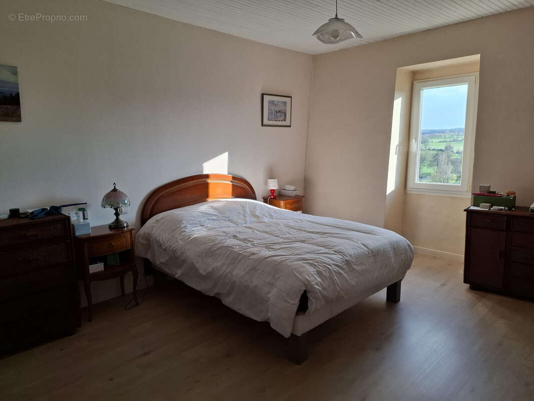 Maison à VIC-FEZENSAC