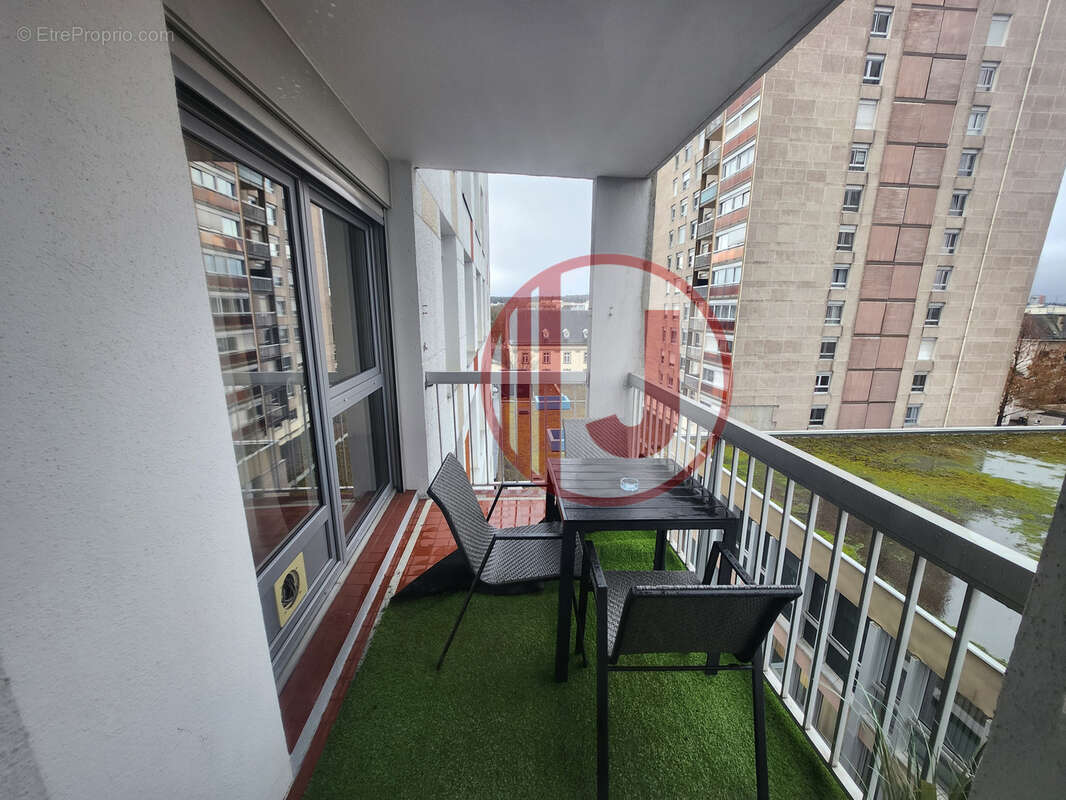JULIEN IMMO Grand F3 rénové avec terrasse — Centre-ville Mulhouse, résidence de standing - photo 8