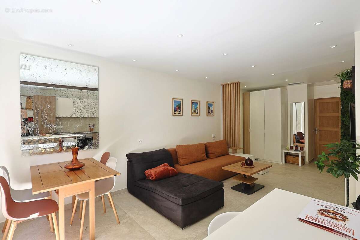 Appartement à VALLAURIS