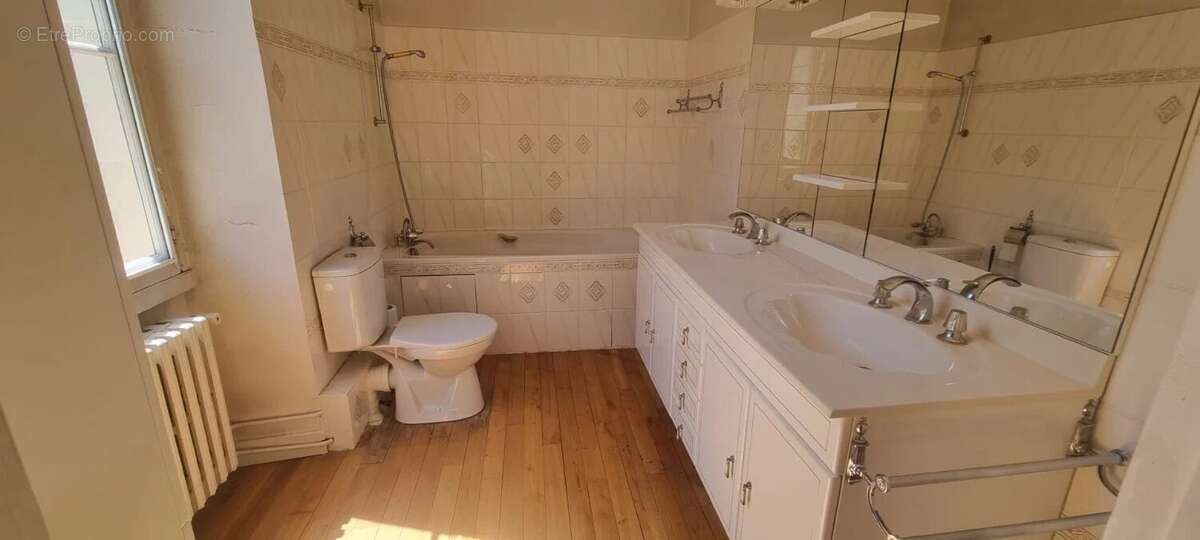 Maison de maître avec piscine et dépendances - photo 20