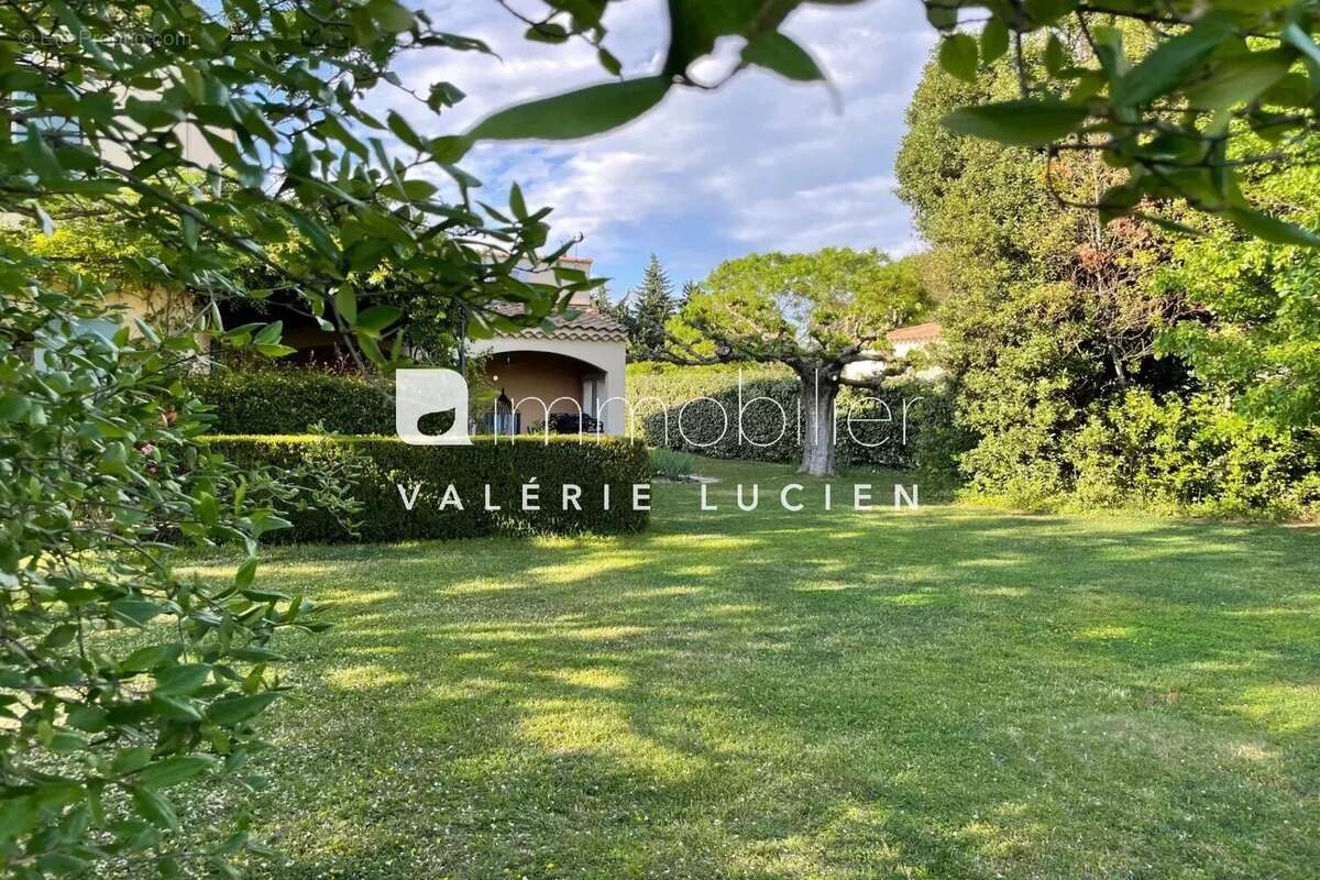 Maison à FONTVIEILLE