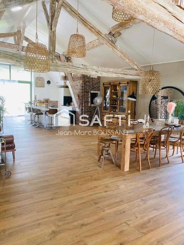 Maison 324 m² à Saint-Pierre-Le-Vieux  - photo 9