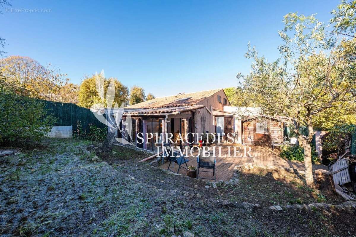 Maison à SAINT-CEZAIRE-SUR-SIAGNE