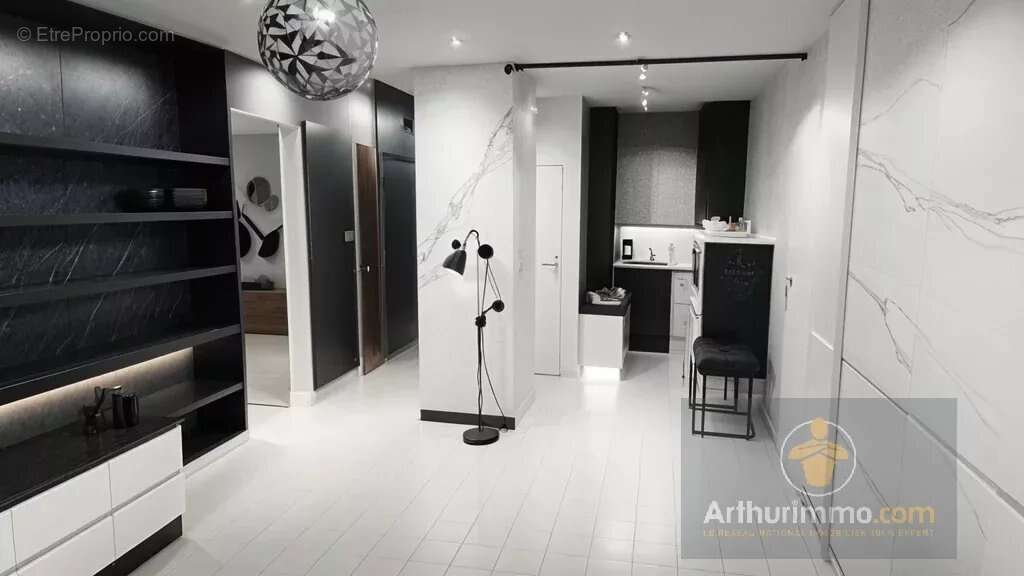 Appartement à BORMES-LES-MIMOSAS