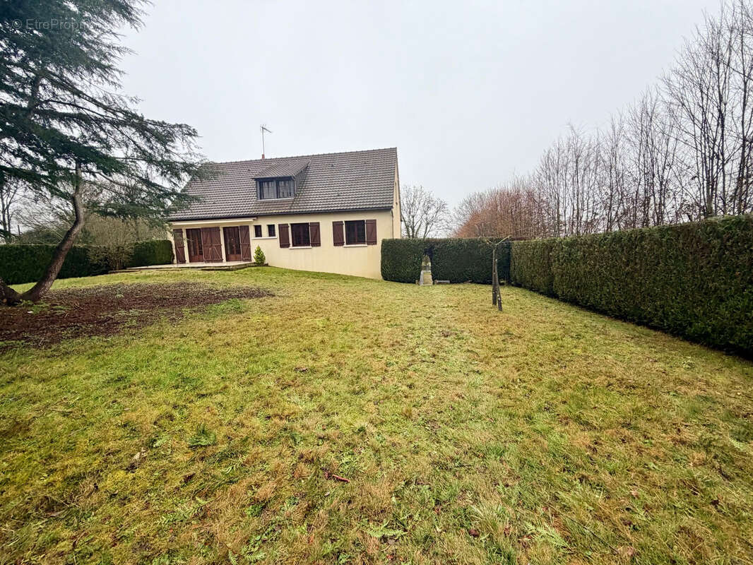 Maison à LA FRESNAYE-SUR-CHEDOUET
