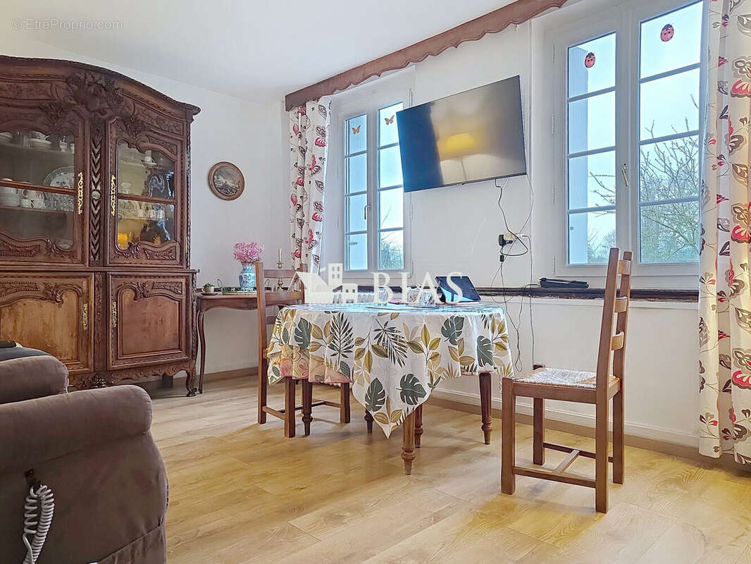 Maison à JUMIEGES
