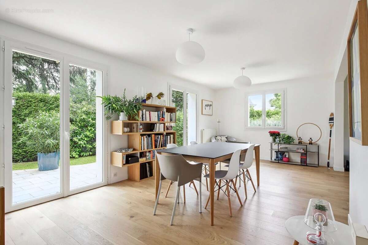 Maison à LE VESINET