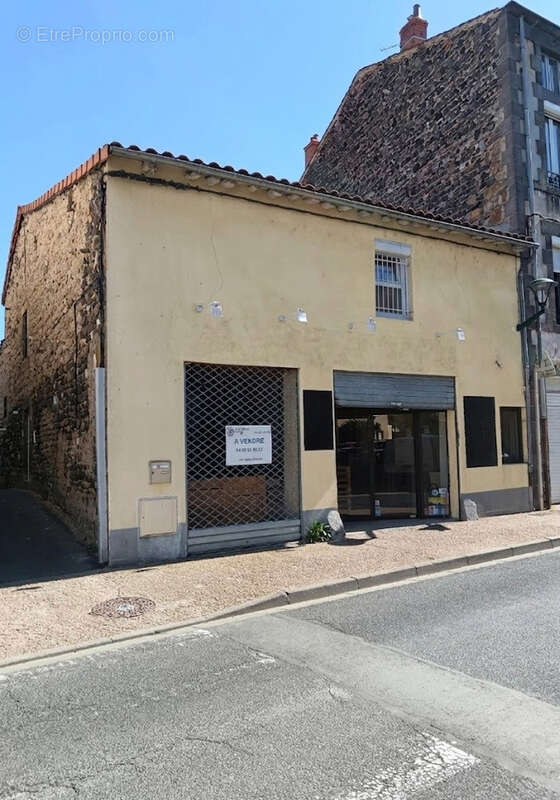 Commerce à LES MARTRES-DE-VEYRE