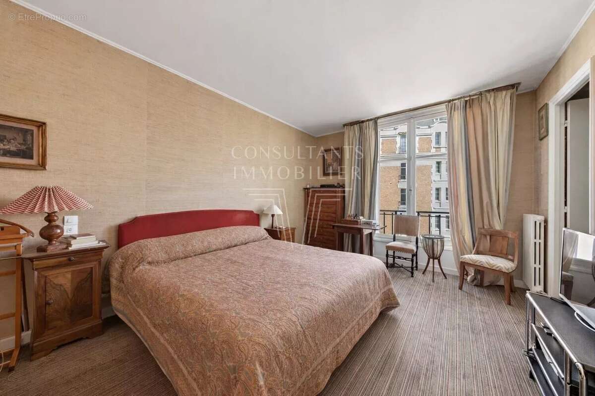 Appartement à NEUILLY-SUR-SEINE