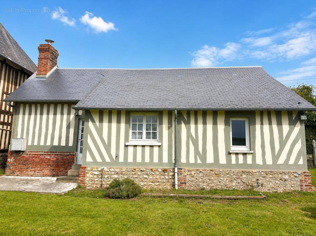 Maison à REUX