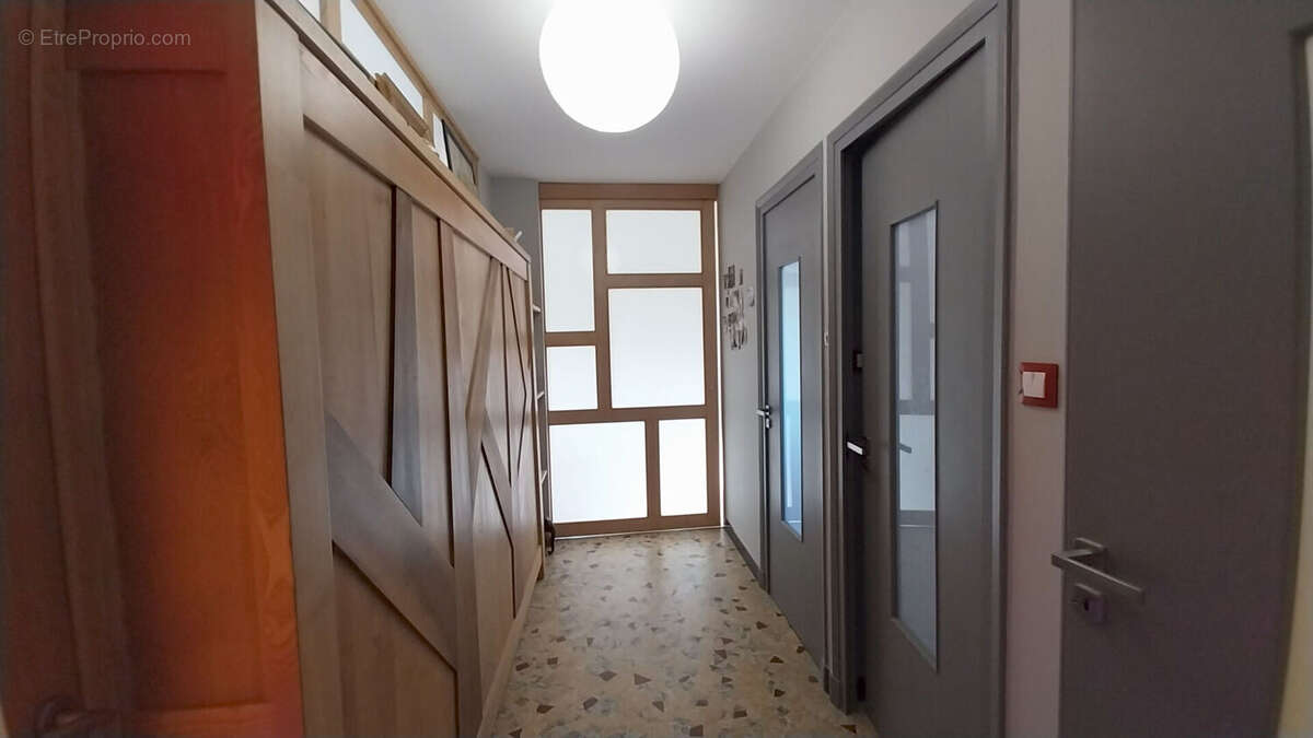 QUARTIER SAINT-BENOÎT / SAINT-MARCEL  :  Maison  de 7 pièces sur deux niveaux -  152 m2 - Jardin de 1800 m² avec Piscine Naturel - photo 10