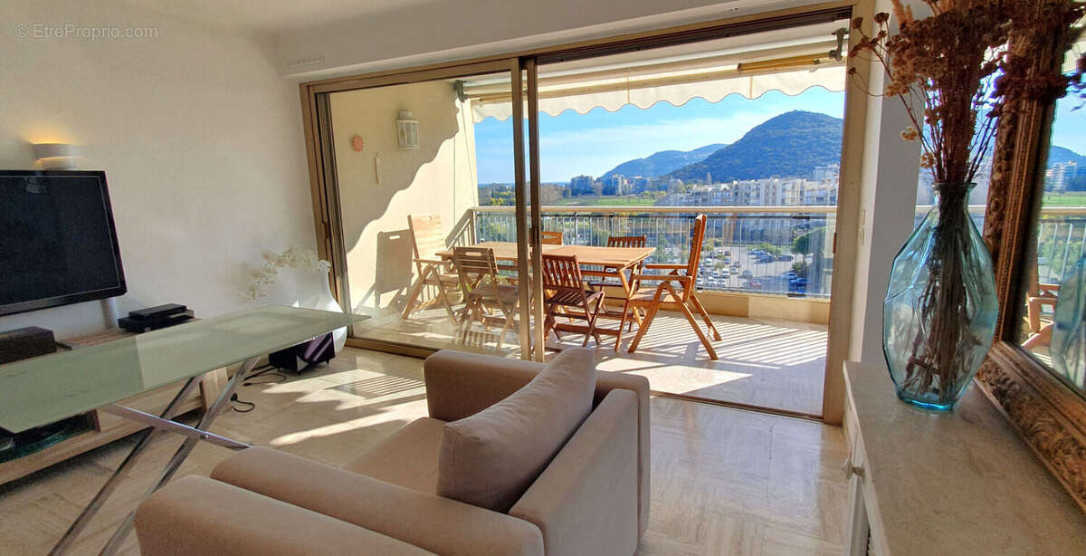 Appartement à MANDELIEU-LA-NAPOULE