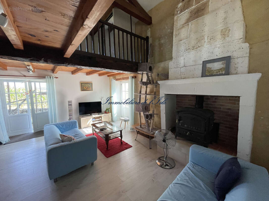 Maison à NANTEUIL-AURIAC-DE-BOURZAC