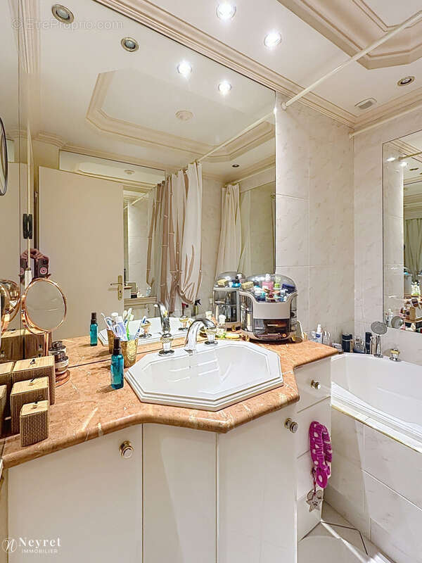 OULLINS - Appartement T4 de 88,26 m2 avec balcon, ascenseur, cave et parking   À 3 minutes du centre-ville et - photo 13