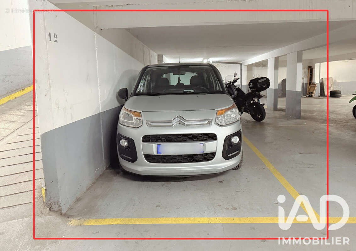 Photo 2 - Parking à PARIS-20E