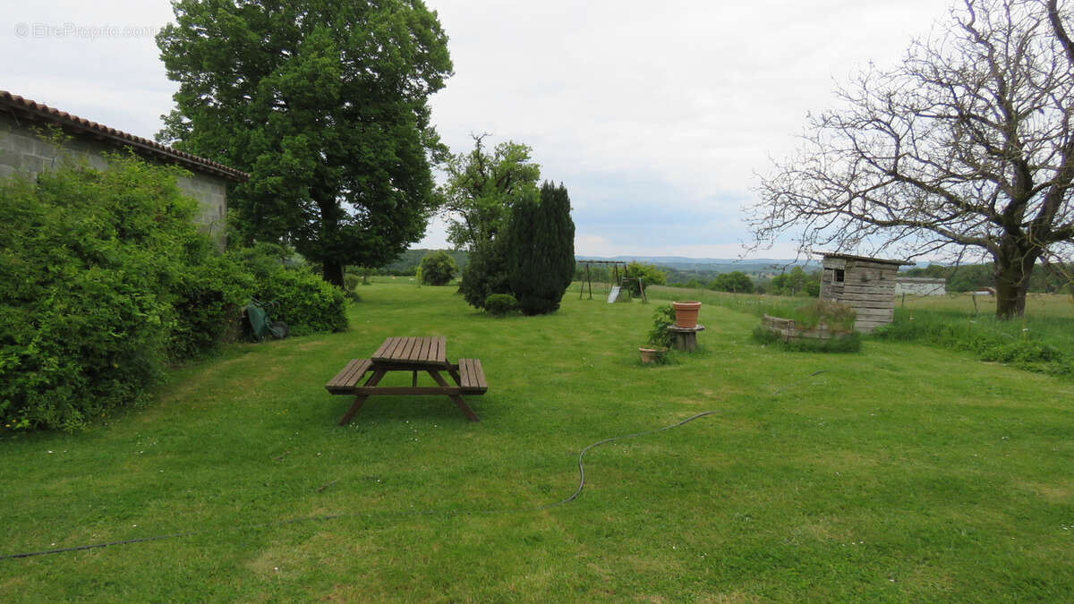 Maison à LANOUAILLE