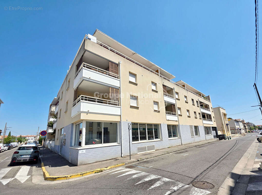 À vendre -Bel appartement T2 de 43 m² avec grande terrasse et double parking -Centre-ville de Miramas - photo 3