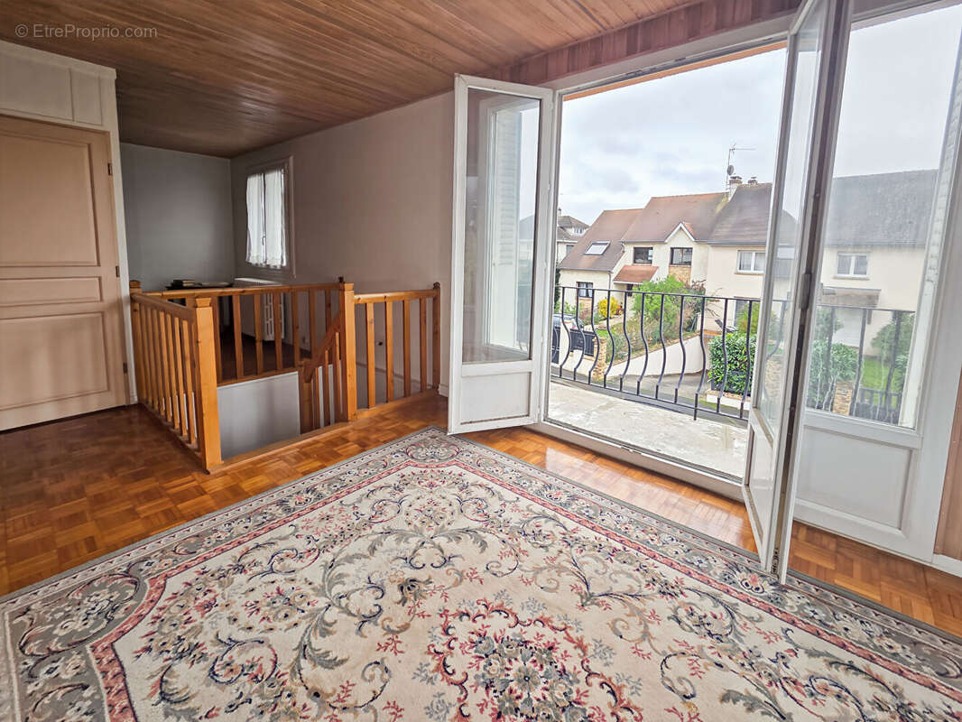 Maison à VERRIERES-LE-BUISSON