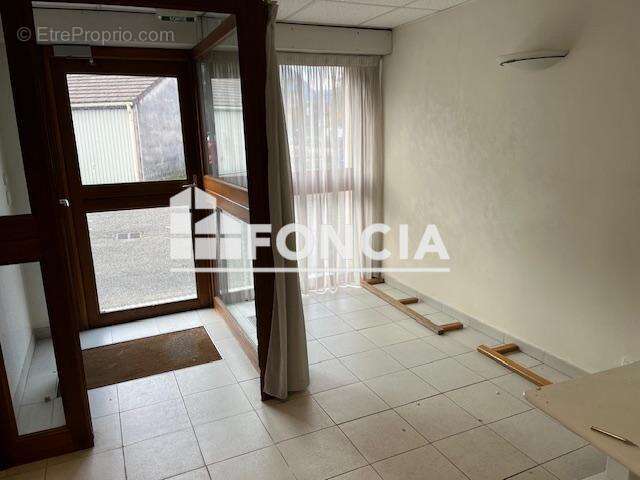 Commerce à FONTAINE