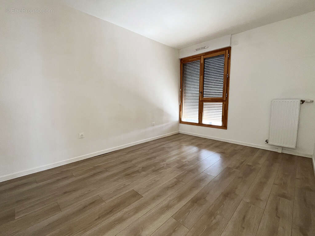 Appartement 86 m² à Saint-Cyr-L'ecole  - photo 10