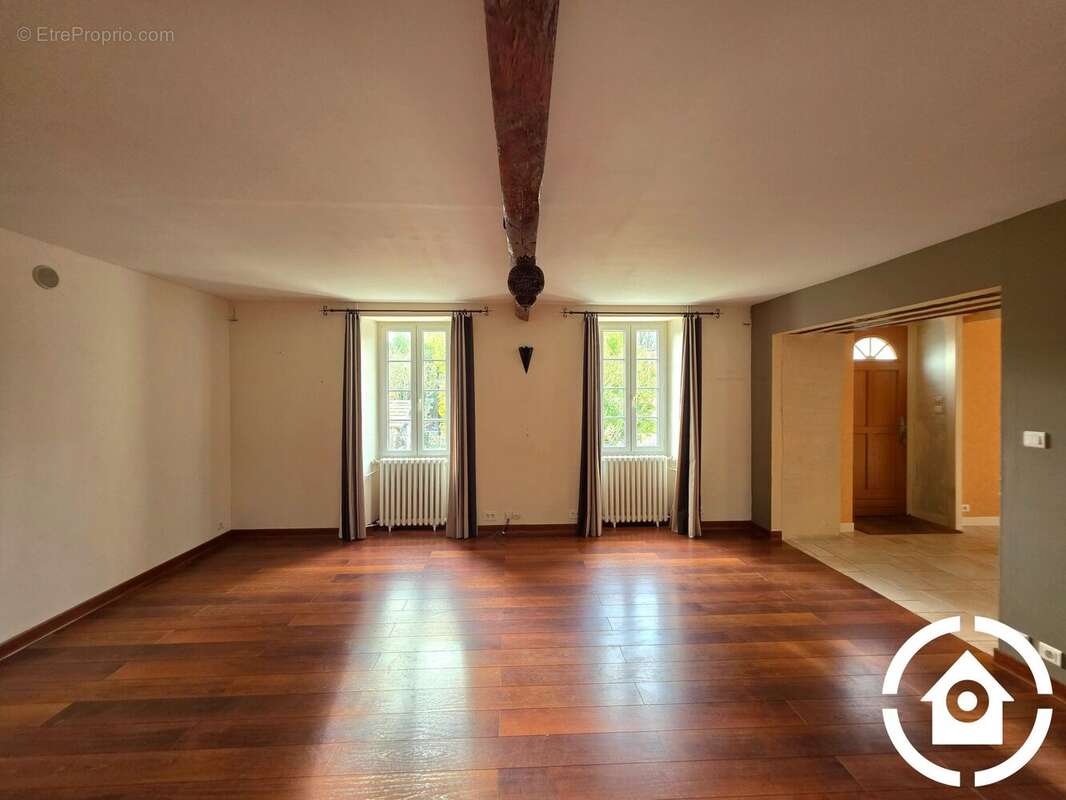 Maison à GENSAC-LA-PALLUE