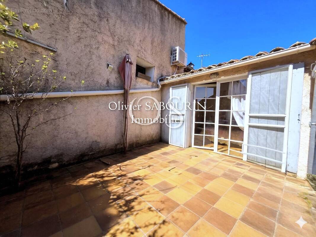 Maison à ROQUEBRUNE-SUR-ARGENS