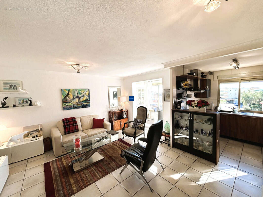 Appartement à LA LONDE-LES-MAURES