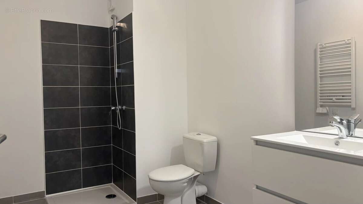 Appartement T2 - Etat Neuf avec jardin privatif et stationnement - Port-de-Bouc - Résidence Villa Marina - photo 11