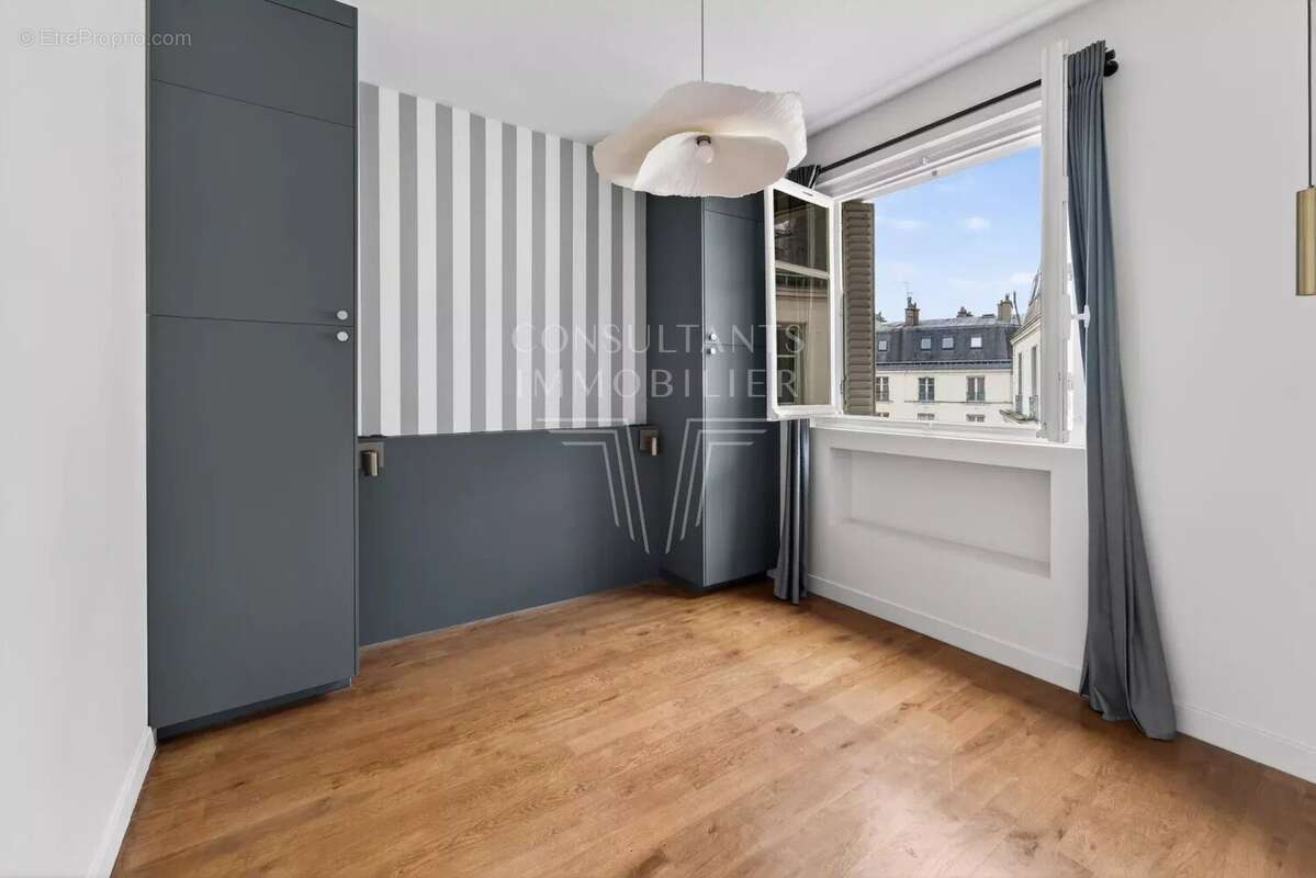 Appartement à PARIS-17E