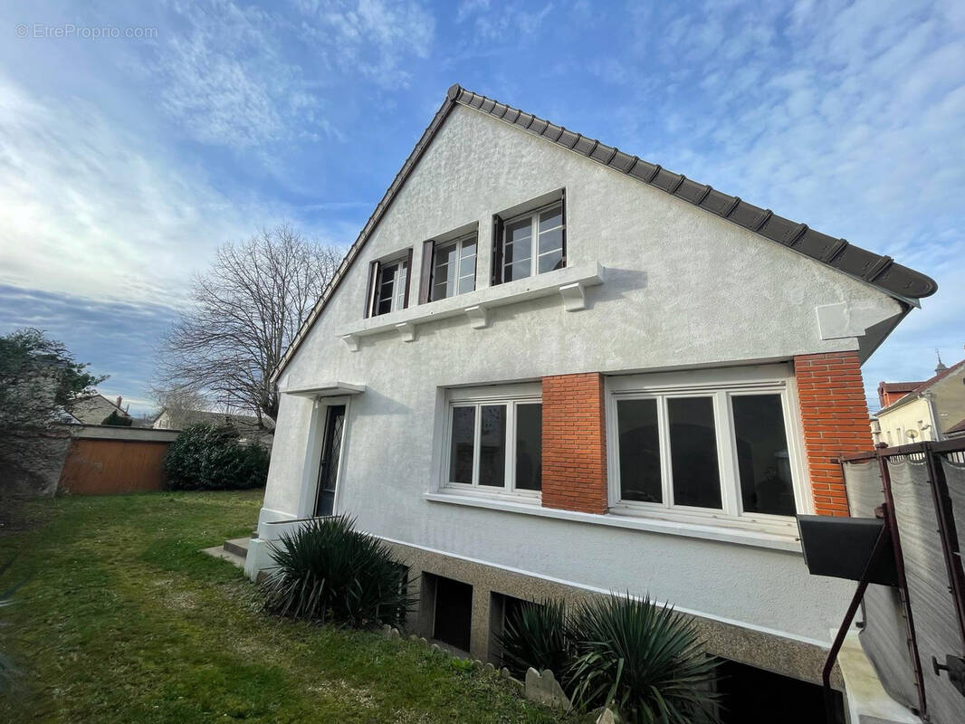 Maison à BONNIERES-SUR-SEINE