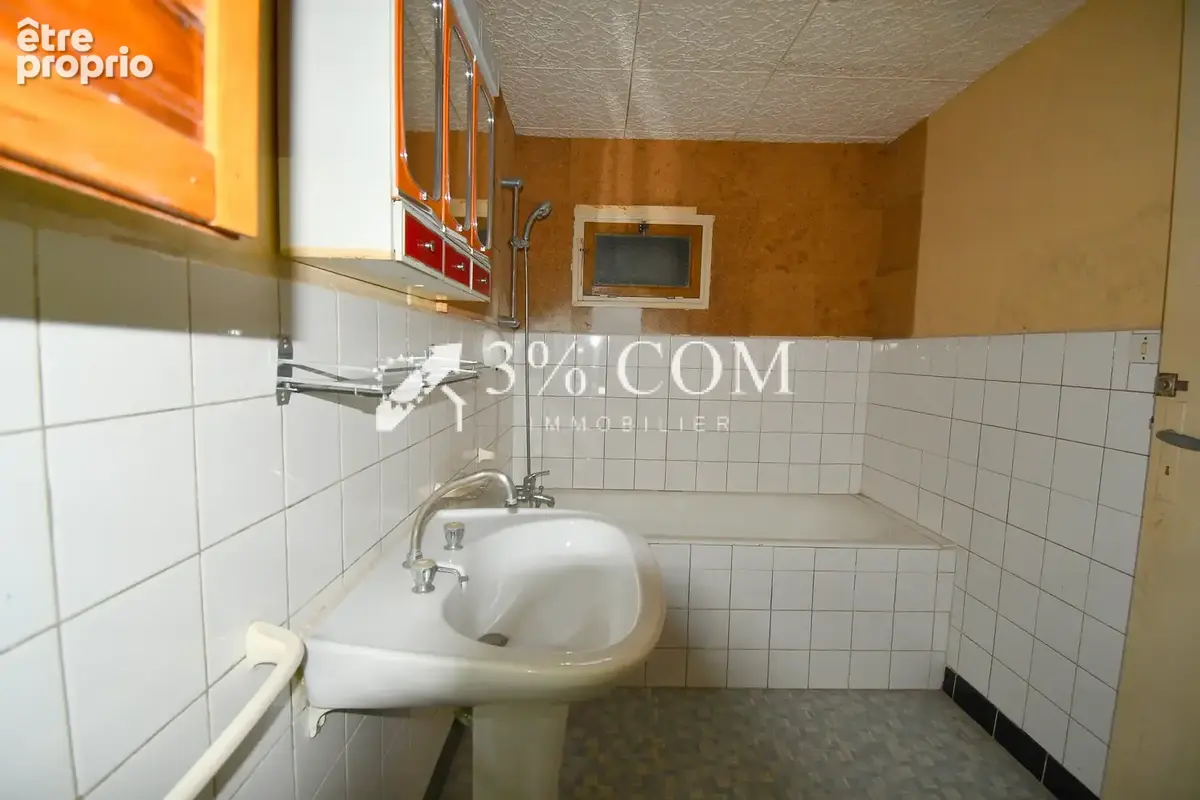 Maison de village avec 3 chambres, jardin de 530 m2, garage et dépendances - photo 23