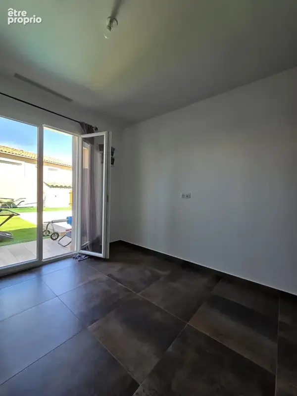 A vendre villa T4 de plain-pied 107 m2 avec piscine et garage - photo 14