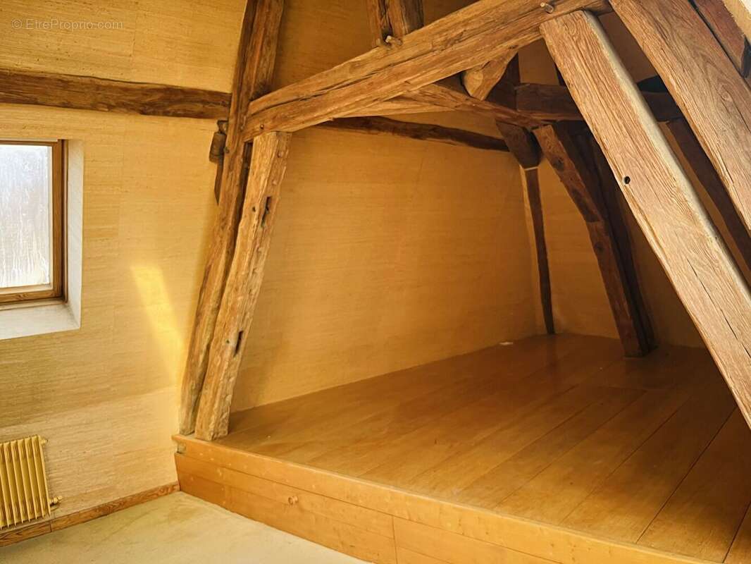 Maison à AILLANT-SUR-THOLON