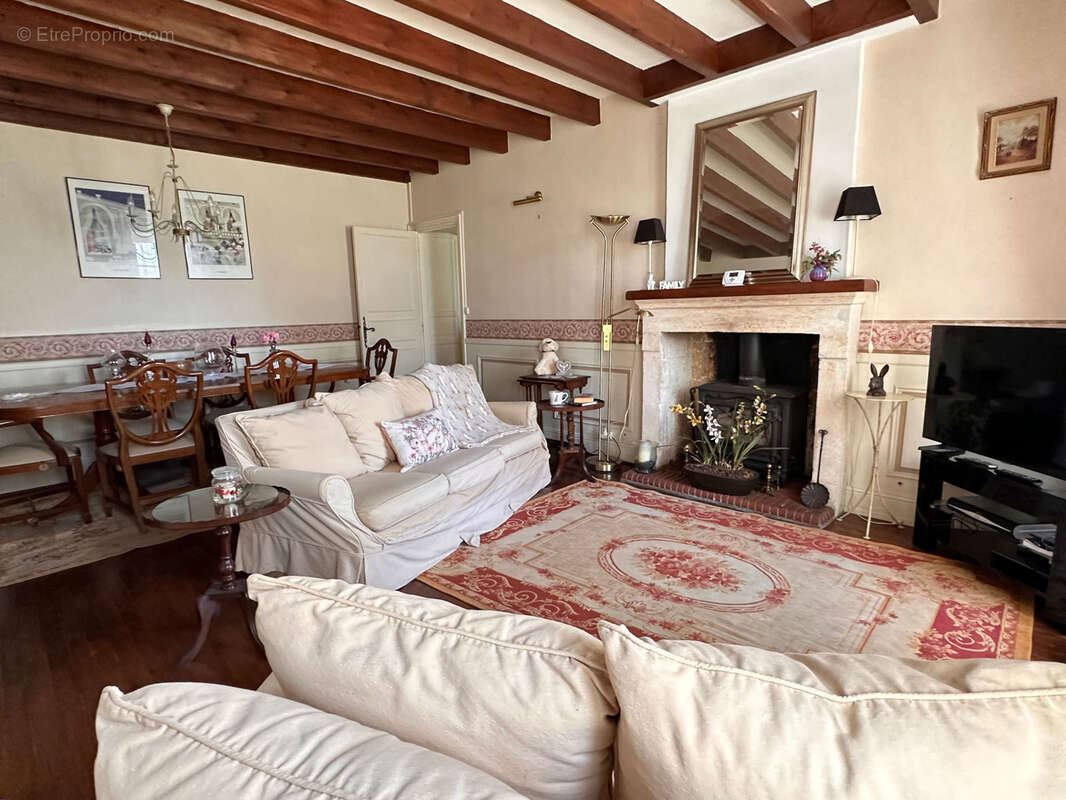 Maison à LA JARRIE-AUDOUIN