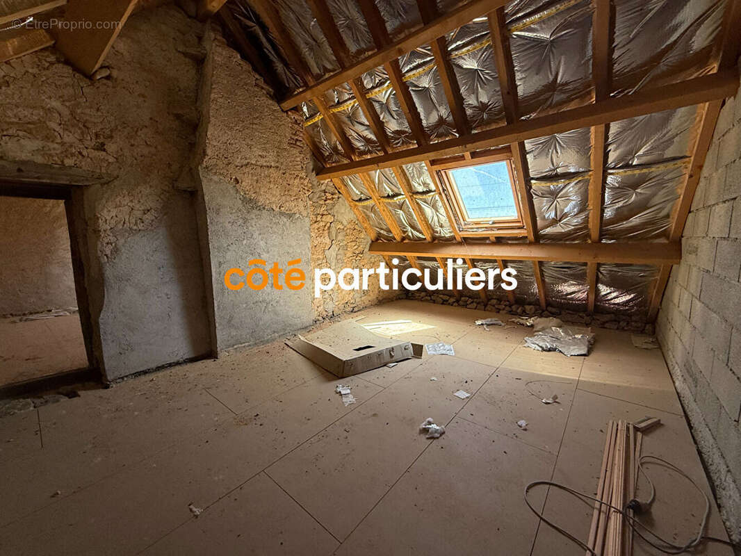 Maison à AUGY-SUR-AUBOIS