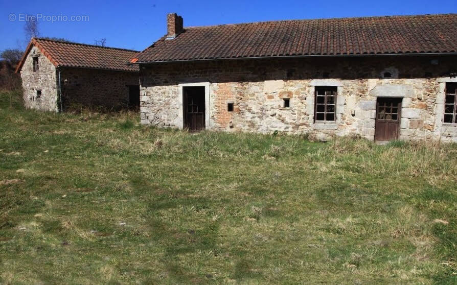 Maison à SAINT-PRIEST-LES-FOUGERES